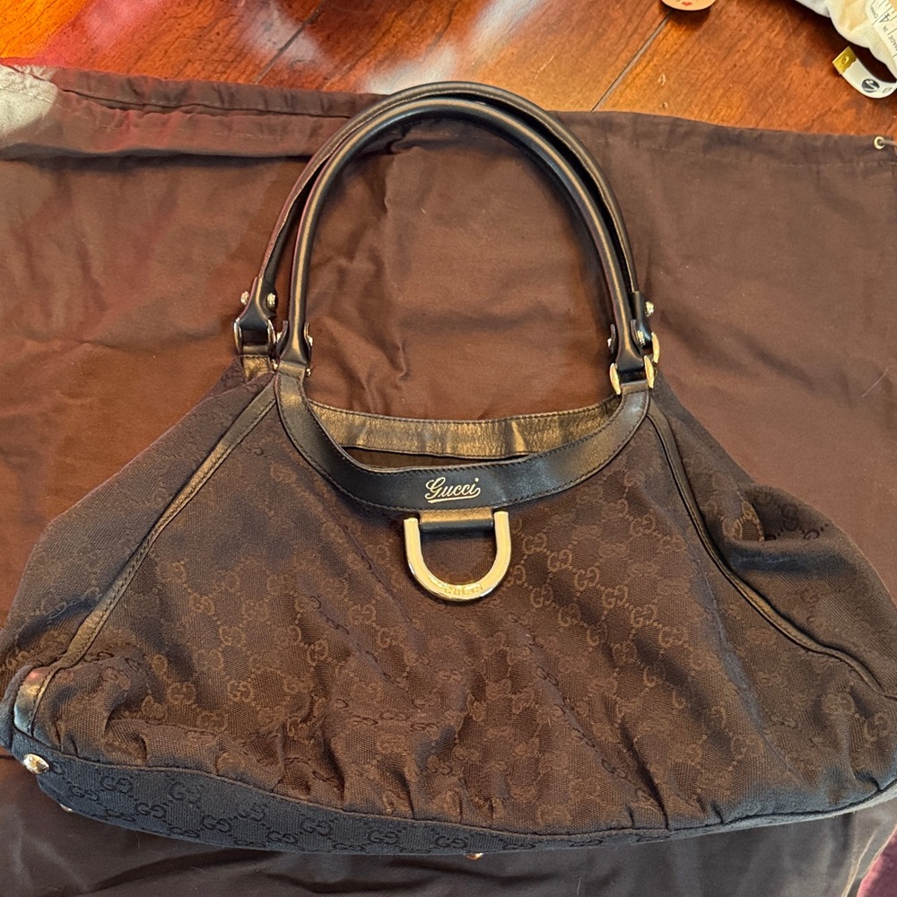 Gucci Black Monogram Shoulder Bag - Picture 2 of 12